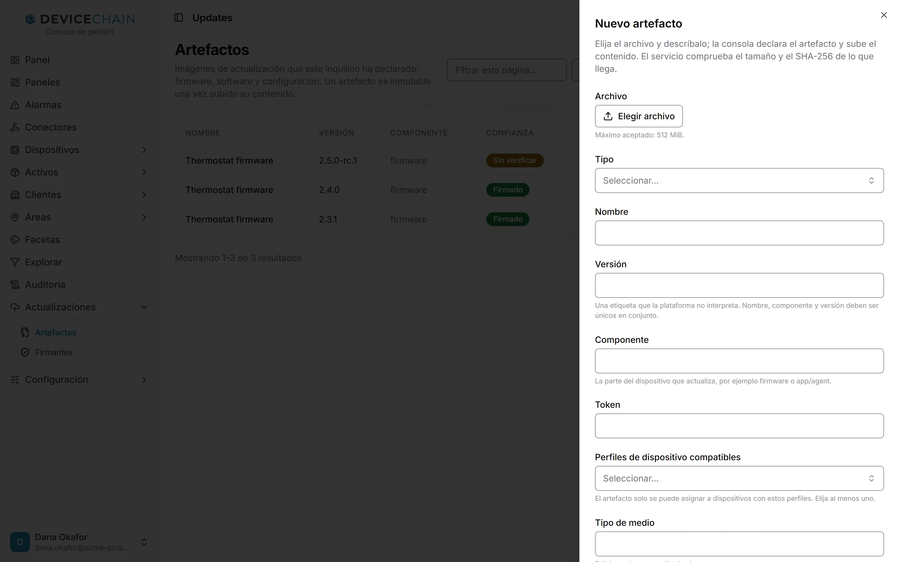 El panel Nuevo artefacto. Un botón Elegir archivo con la nota Máximo aceptado: 512 MiB, y después los campos Tipo, Nombre, Versión, Componente, Token, Perfiles de dispositivo compatibles y Tipo de medio.